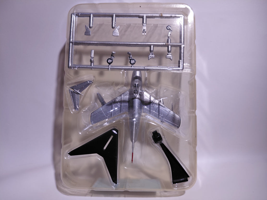 1/144 F-toys EARLY JET #01a. MiG-15bis Soviet Air Force