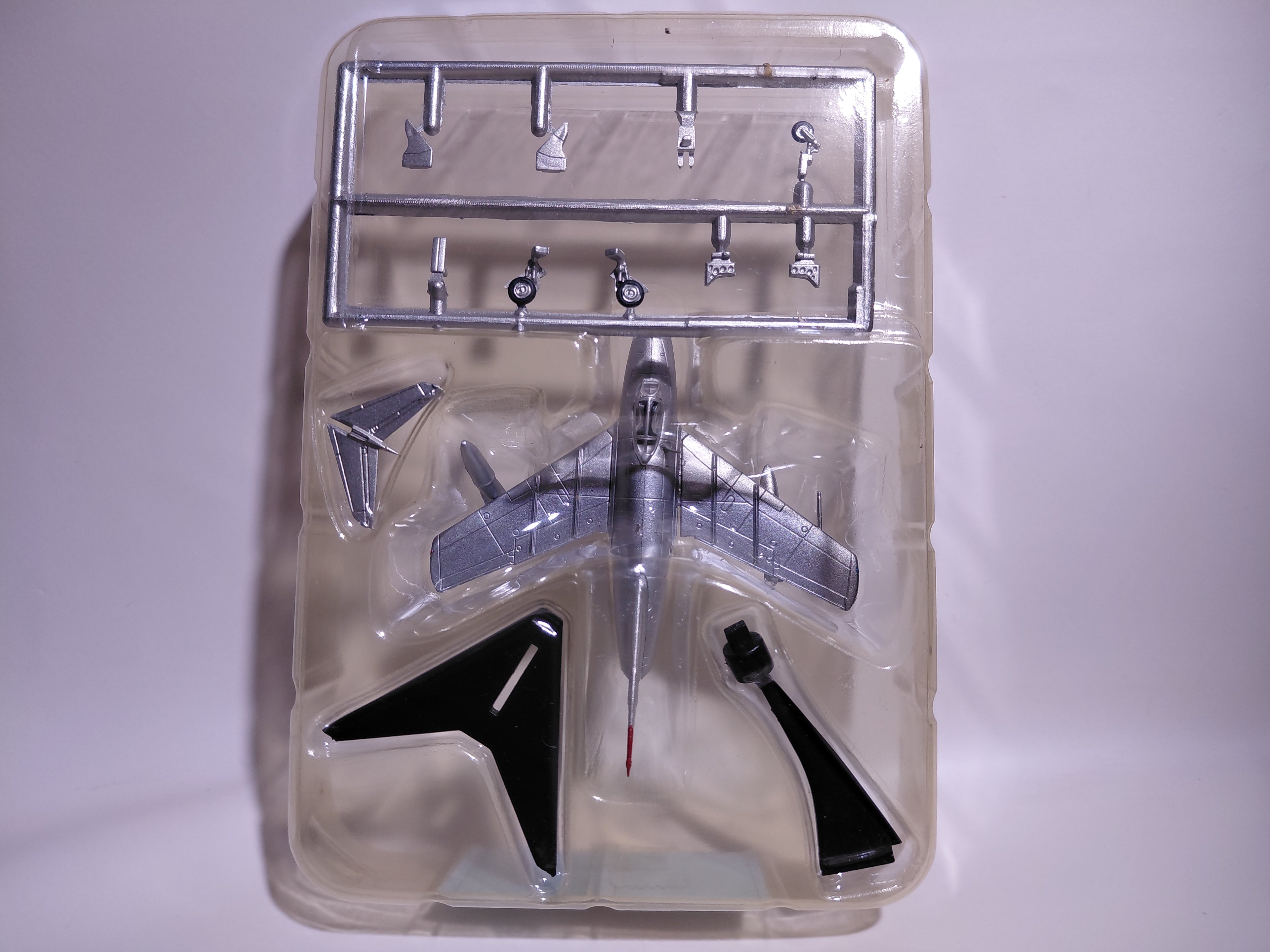 1/144 F-toys EARLY JET #01a. MiG-15bis Soviet Air Force