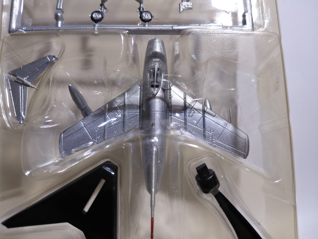 1/144 F-toys EARLY JET #01a. MiG-15bis Soviet Air Force
