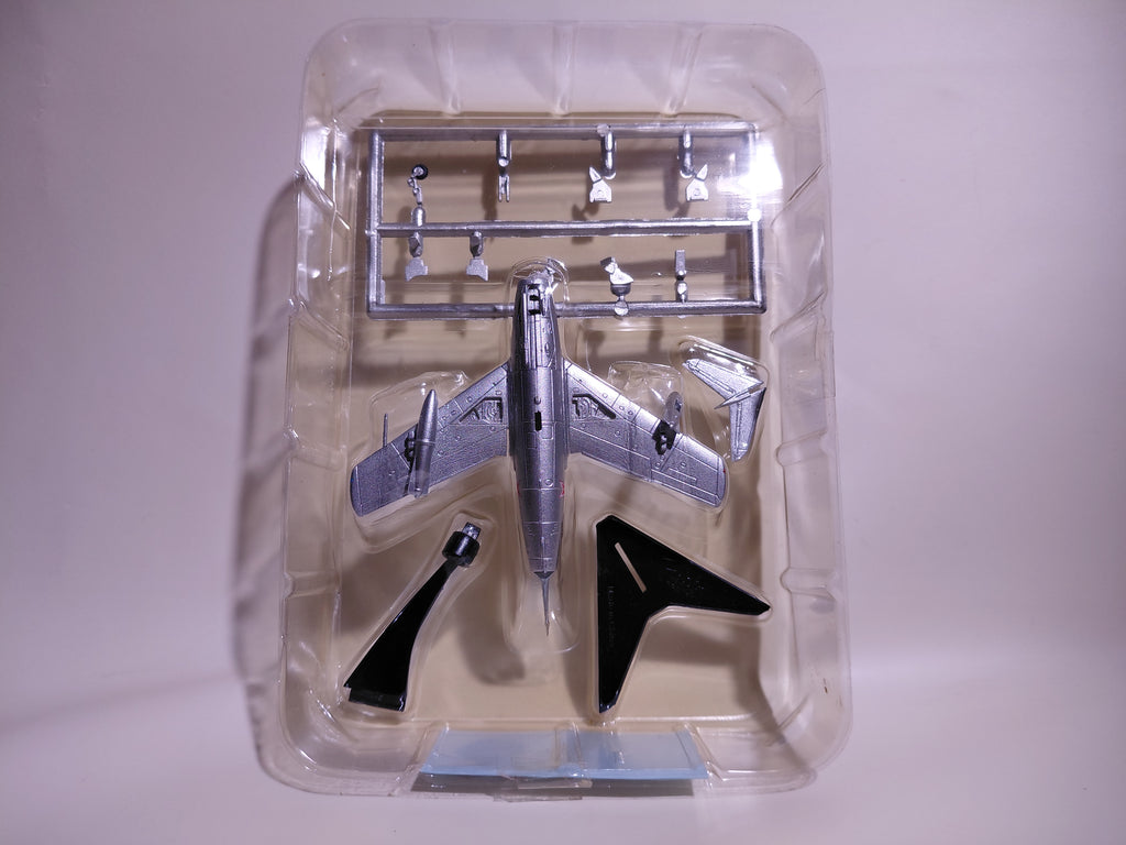 1/144 F-toys EARLY JET #01a. MiG-15bis Soviet Air Force