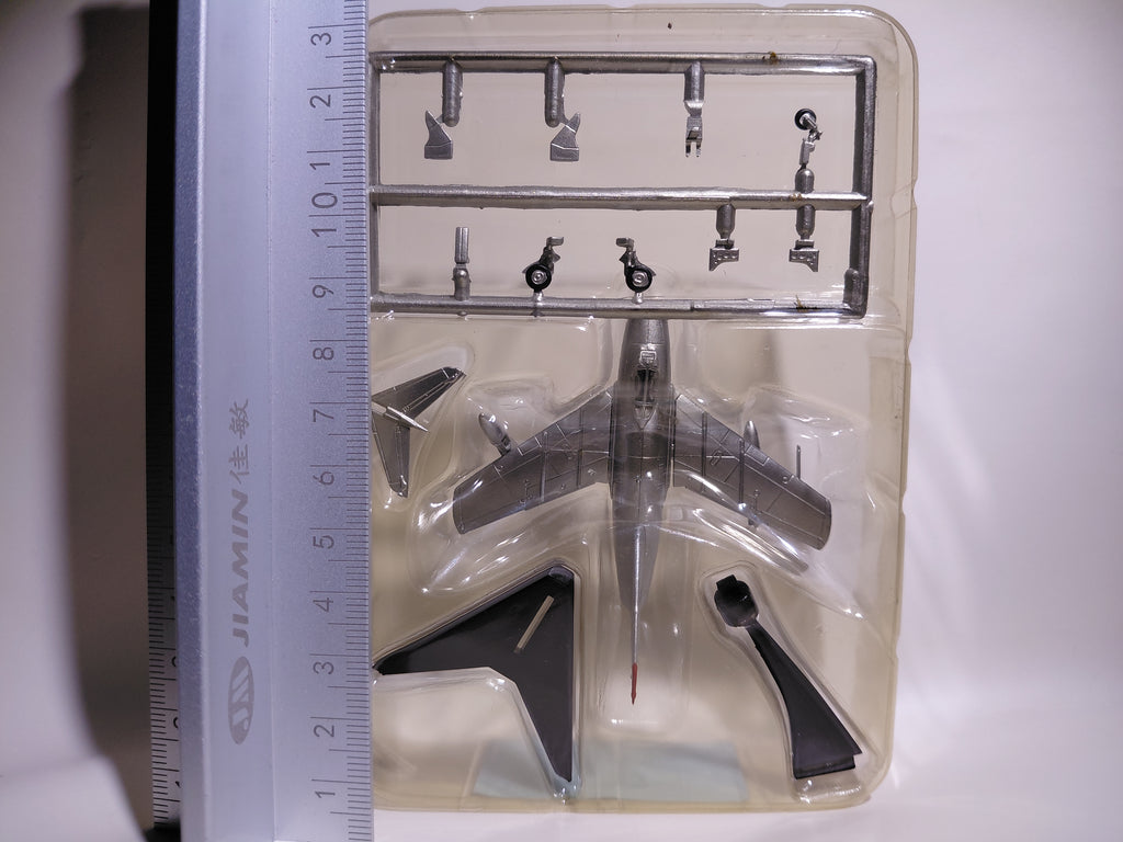 1/144 F-toys EARLY JET #01a. MiG-15bis Soviet Air Force