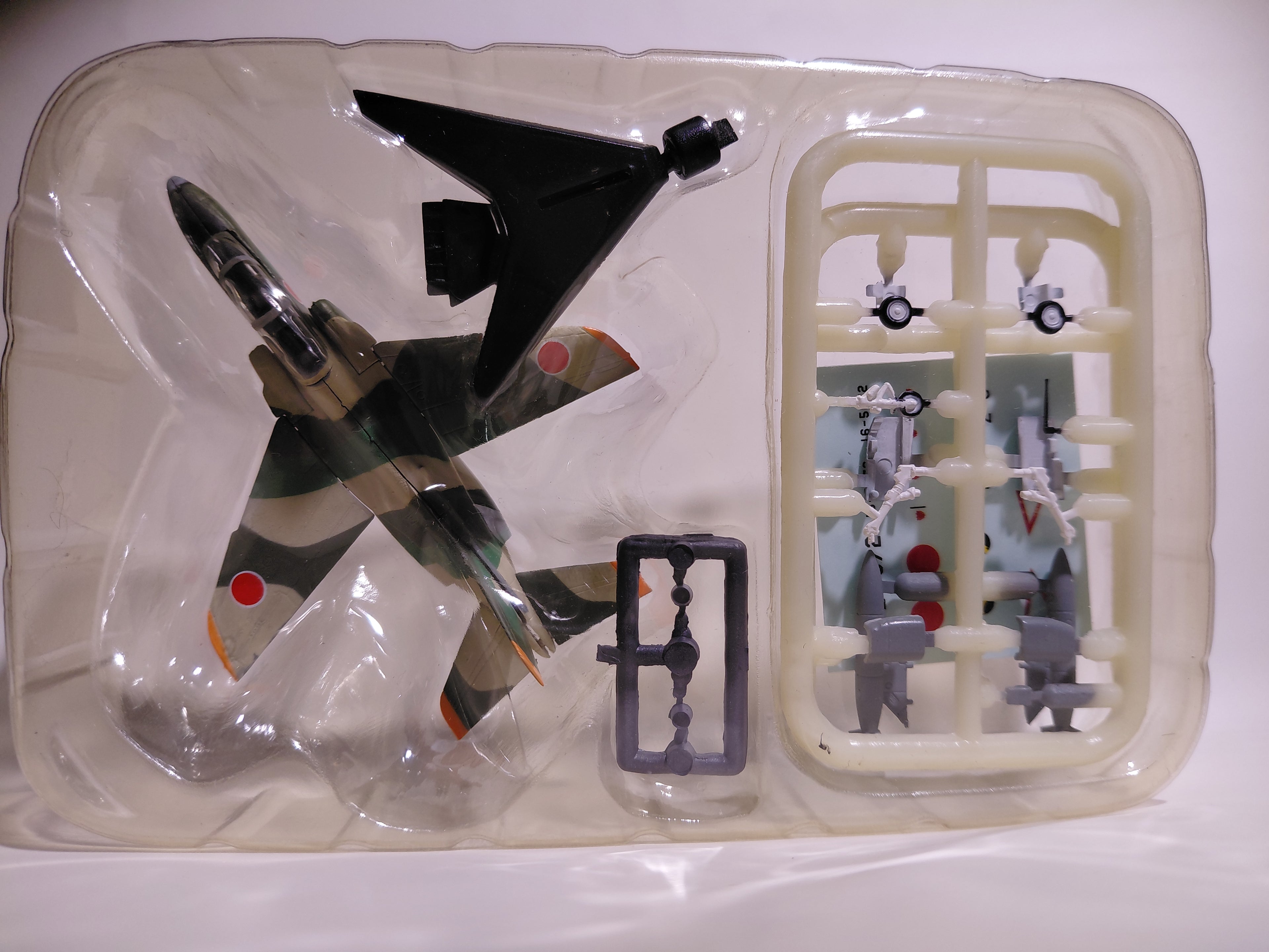 Secret itemF-toys JASDF vol.3 T-4 #2S 306th Tactical Fighter Squadron (Komatsu Air Base)