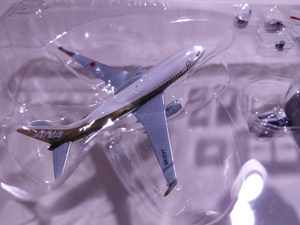 F-toys 1/500 ANA Wing Collection 2 #4a Boeing 737-700 Gold Jet