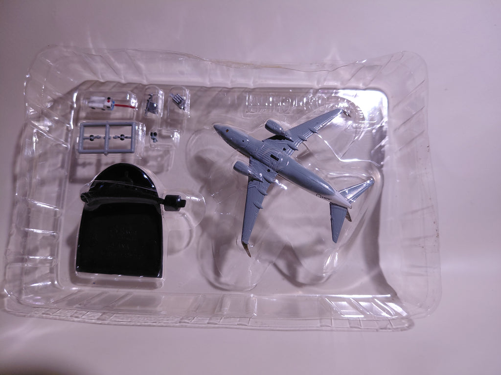 F-toys 1/500 ANA Wing Collection 2 #4a Boeing 737-700 Gold Jet