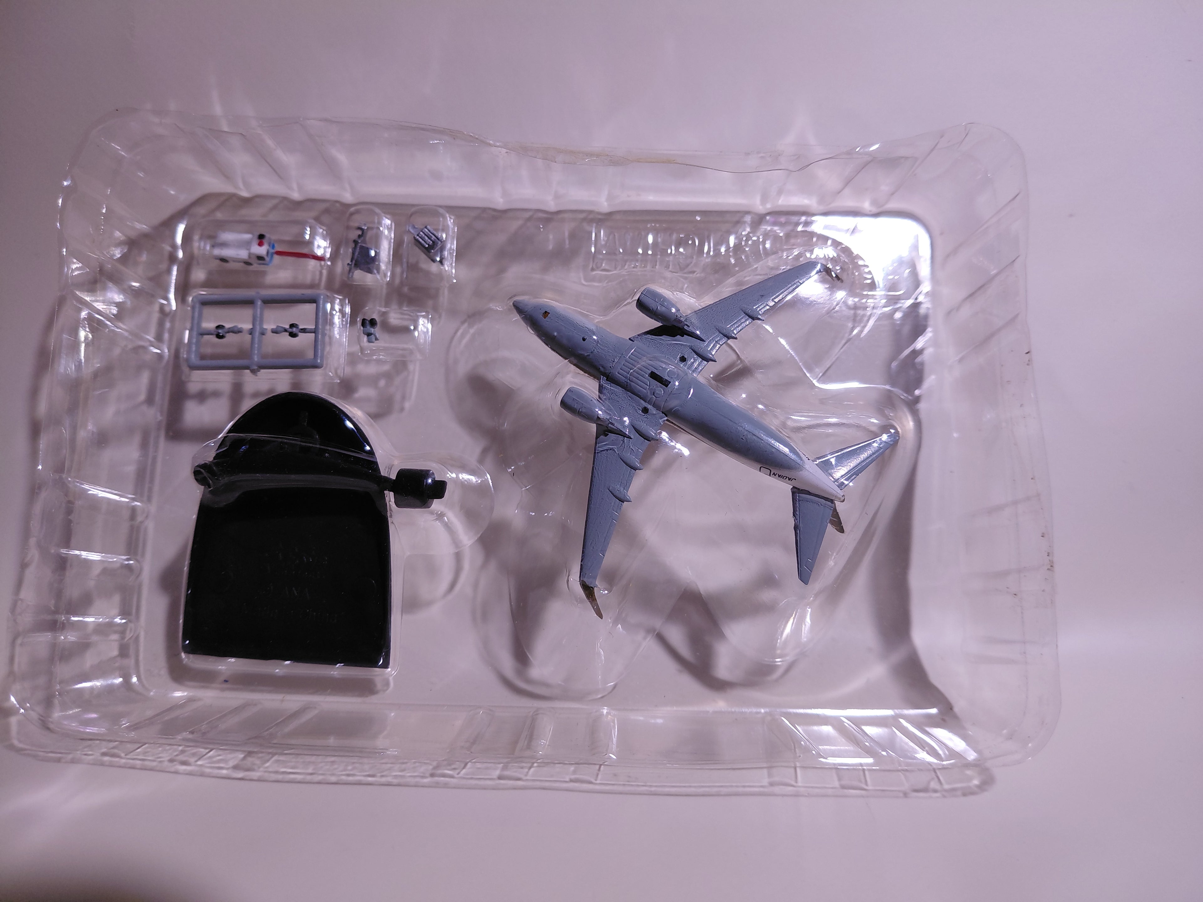 F-toys 1/500 ANA Wing Collection 2 #4a Boeing 737-700 Gold Jet