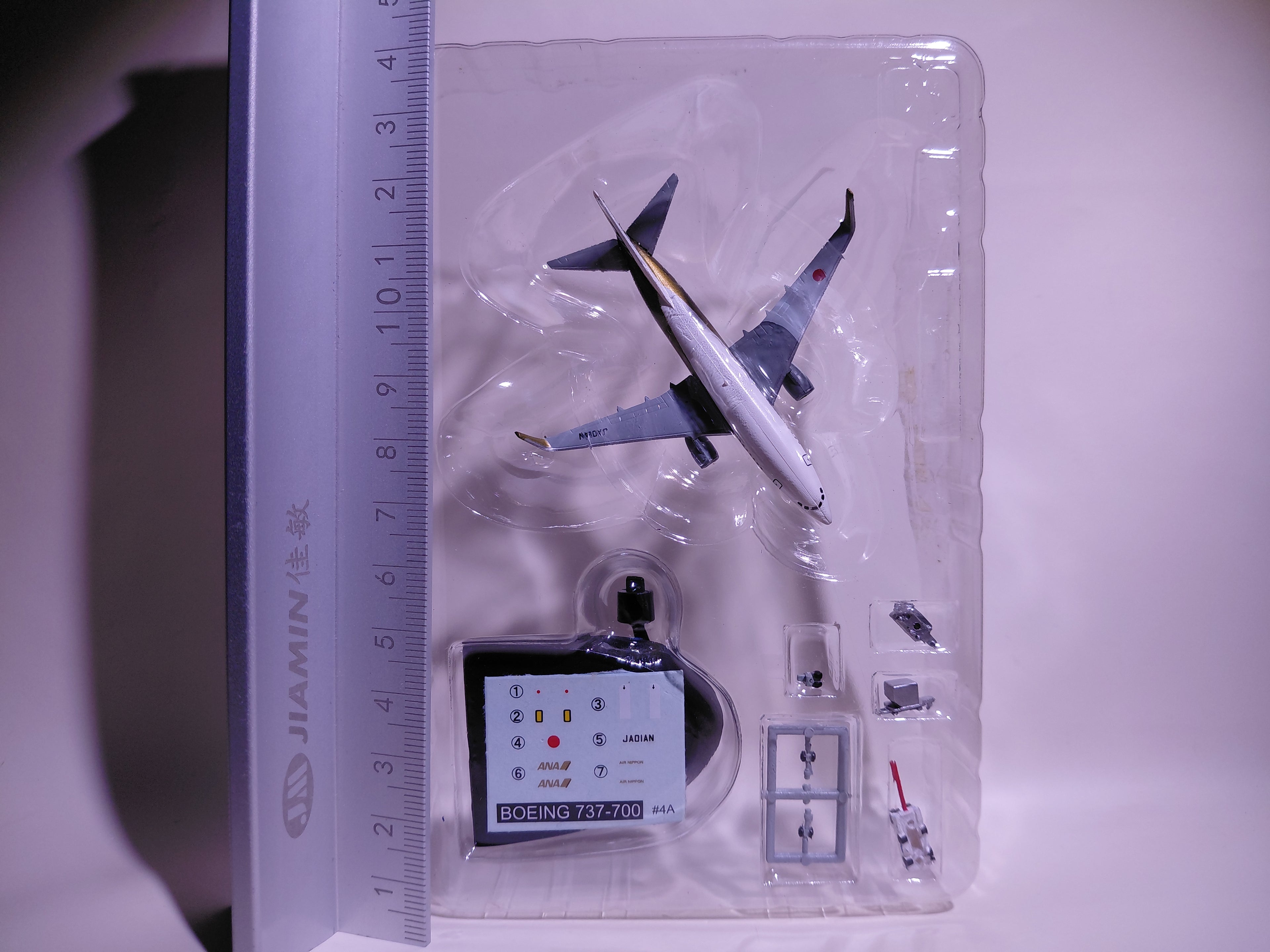 F-toys 1/500 ANA Wing Collection 2 #4a Boeing 737-700 Gold Jet