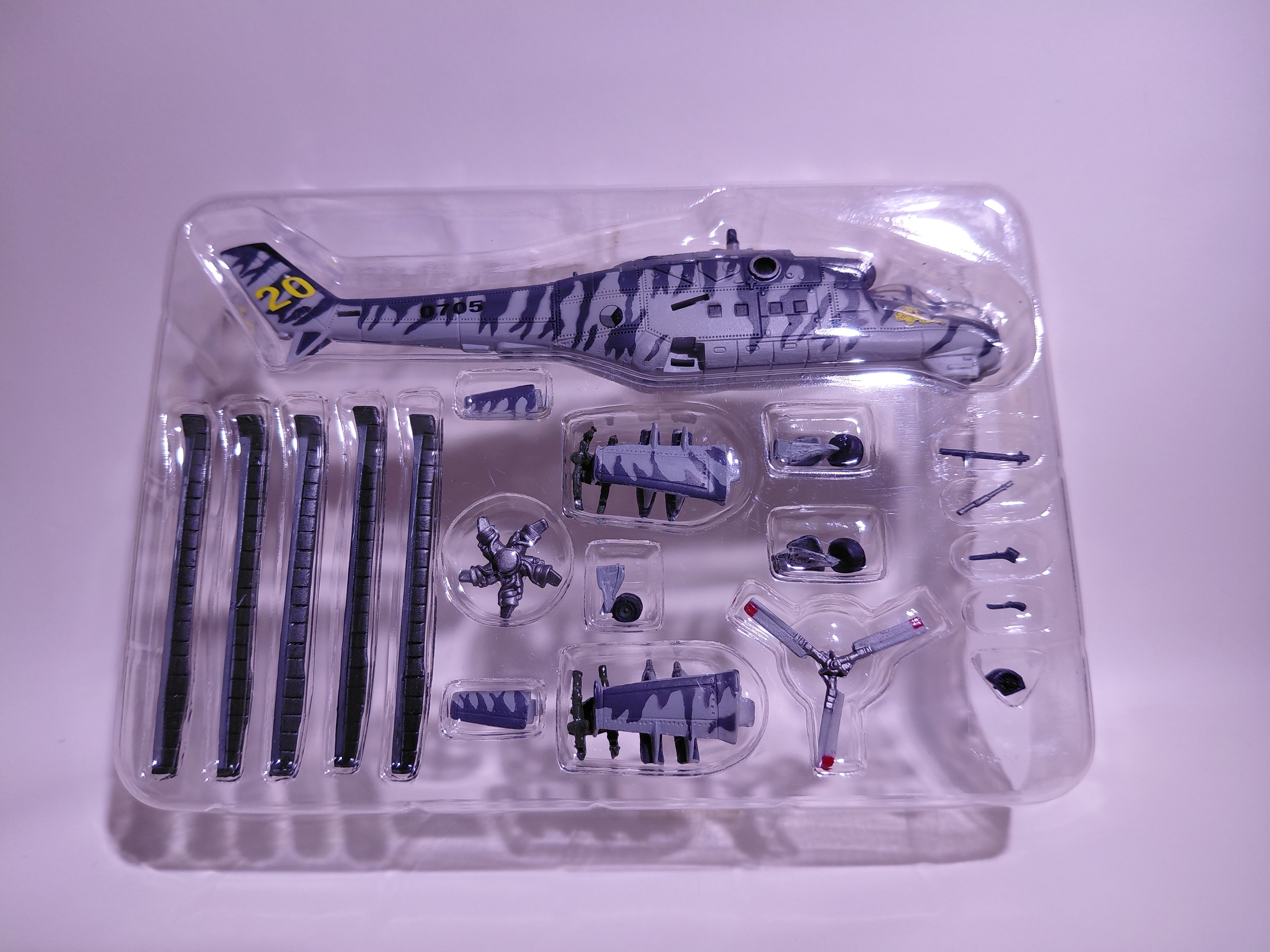 1/144 F-toys Heliborne vol.1 #2B Mi-24 HIND Czech Army Specification