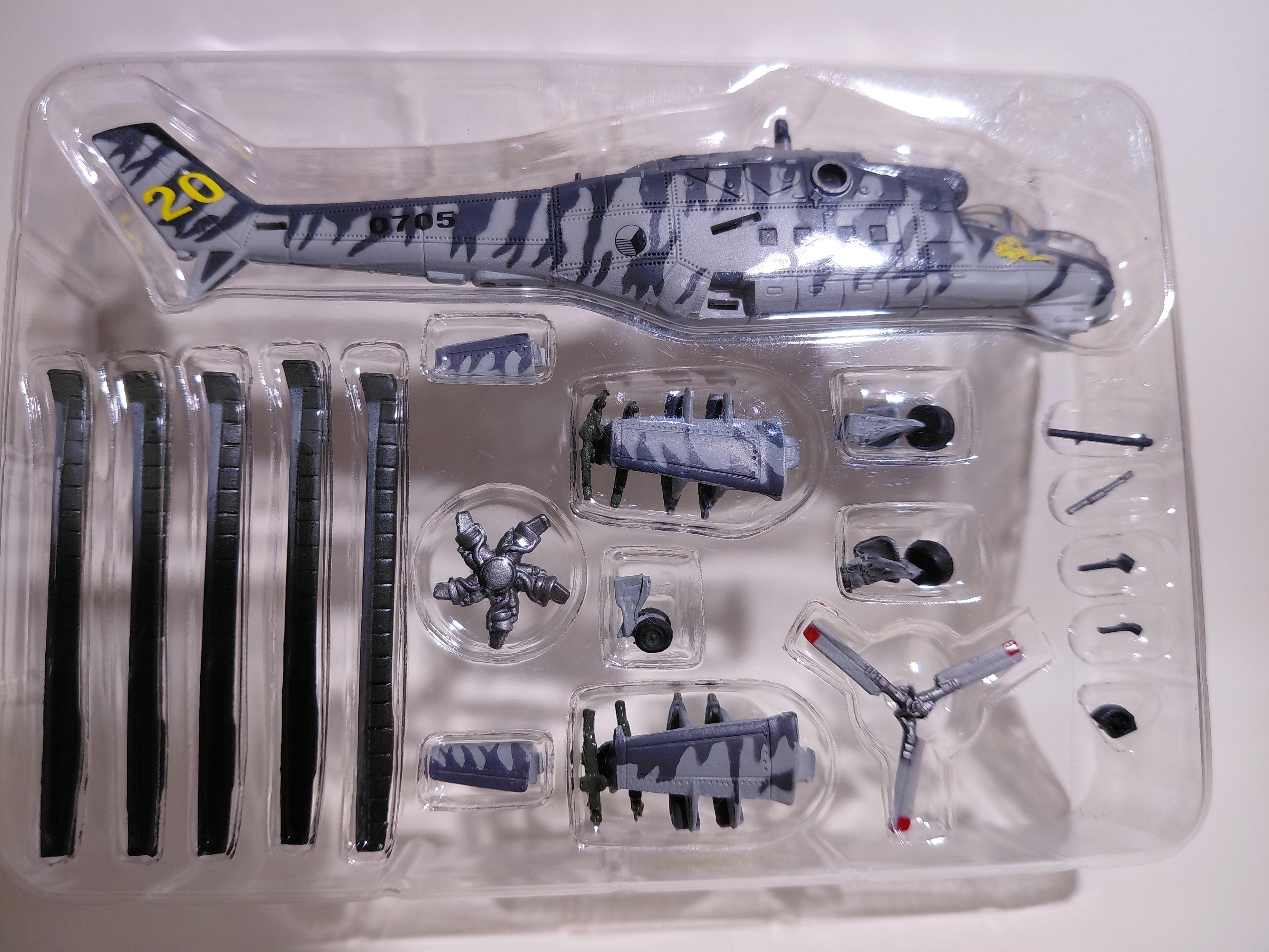 1/144 F-toys Heliborne vol.1 #2B Mi-24 HIND Czech Army Specification