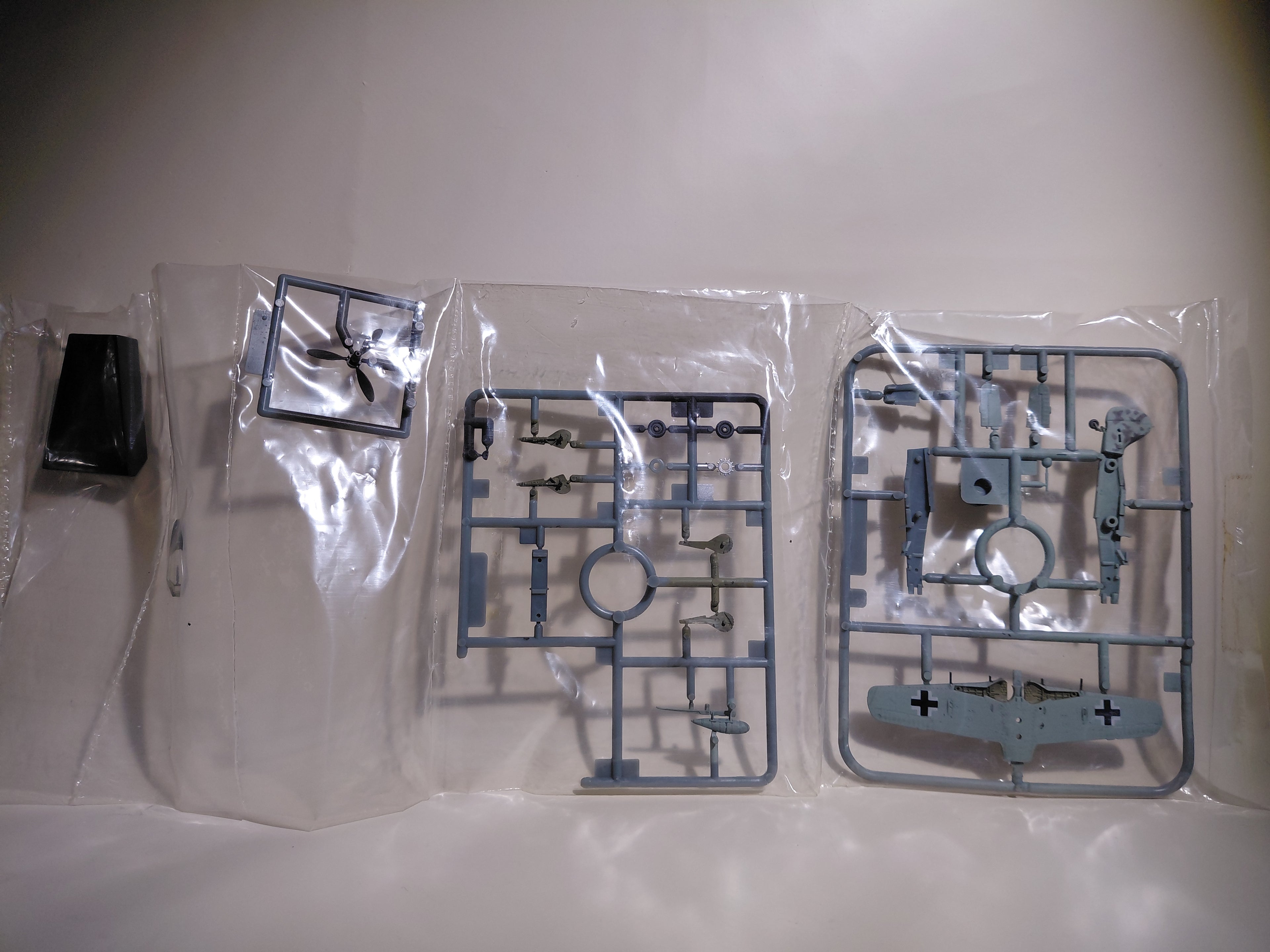 Takara 1/144 World's Masterpiece Aircraft: Focke-Wulf Fw190A-8/F-8 ①