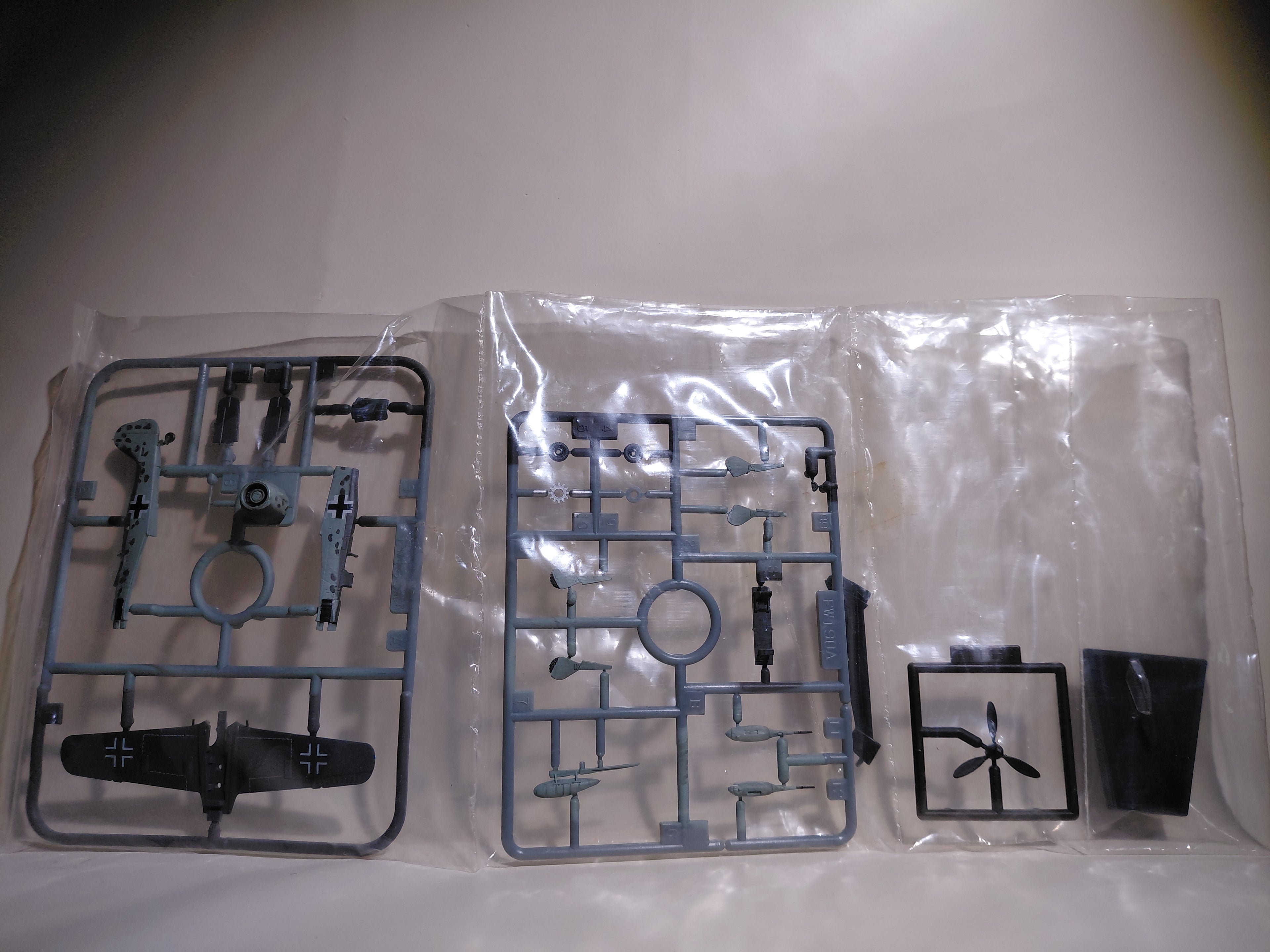 1/144 World's Masterpiece Aircraft series 2⑨ Fw190A-8/R3 Tank Buster