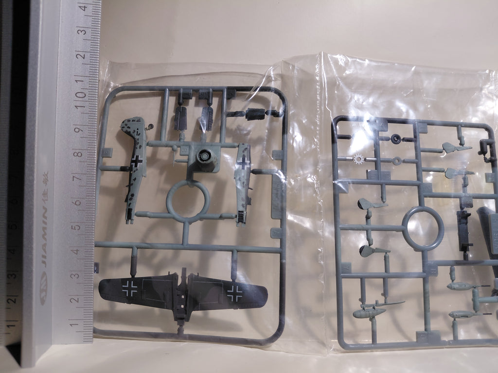 1/144 World's Masterpiece Aircraft series 2⑨ Fw190A-8/R3 Tank Buster