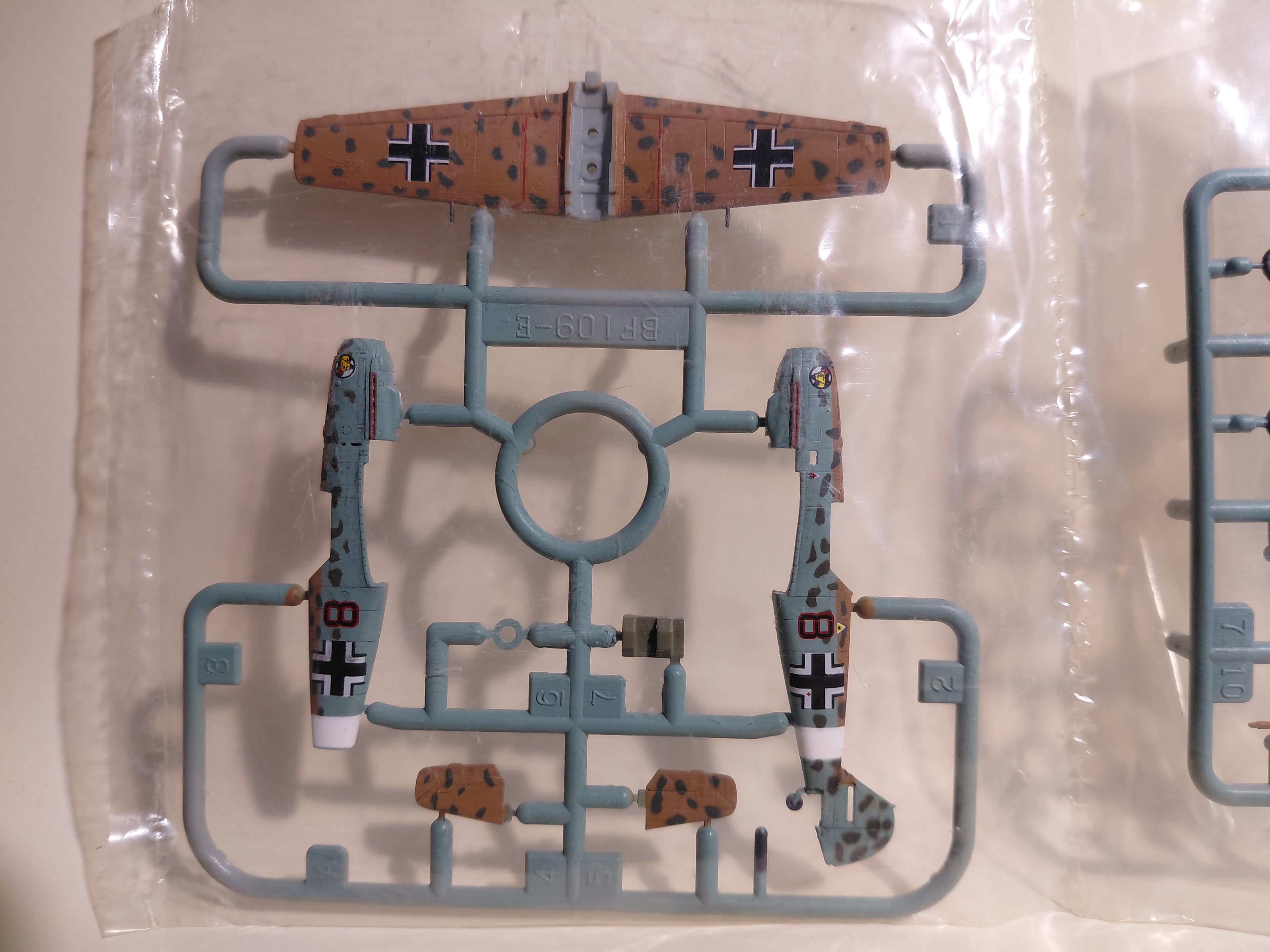 Takara 1/144 Wings of the Luftwaffe Series 3 #2  German Messerschmitt Bf109E-4 Trop