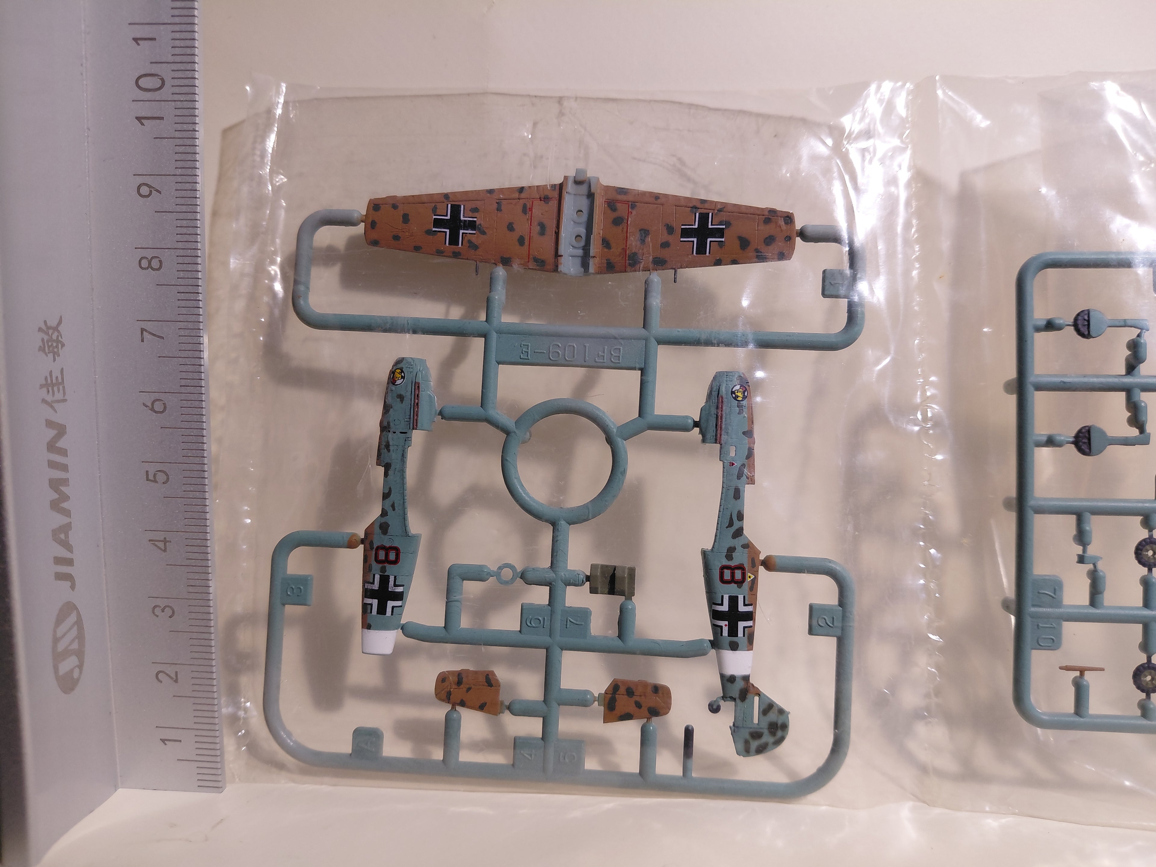 Takara 1/144 Wings of the Luftwaffe Series 3 #2  German Messerschmitt Bf109E-4 Trop