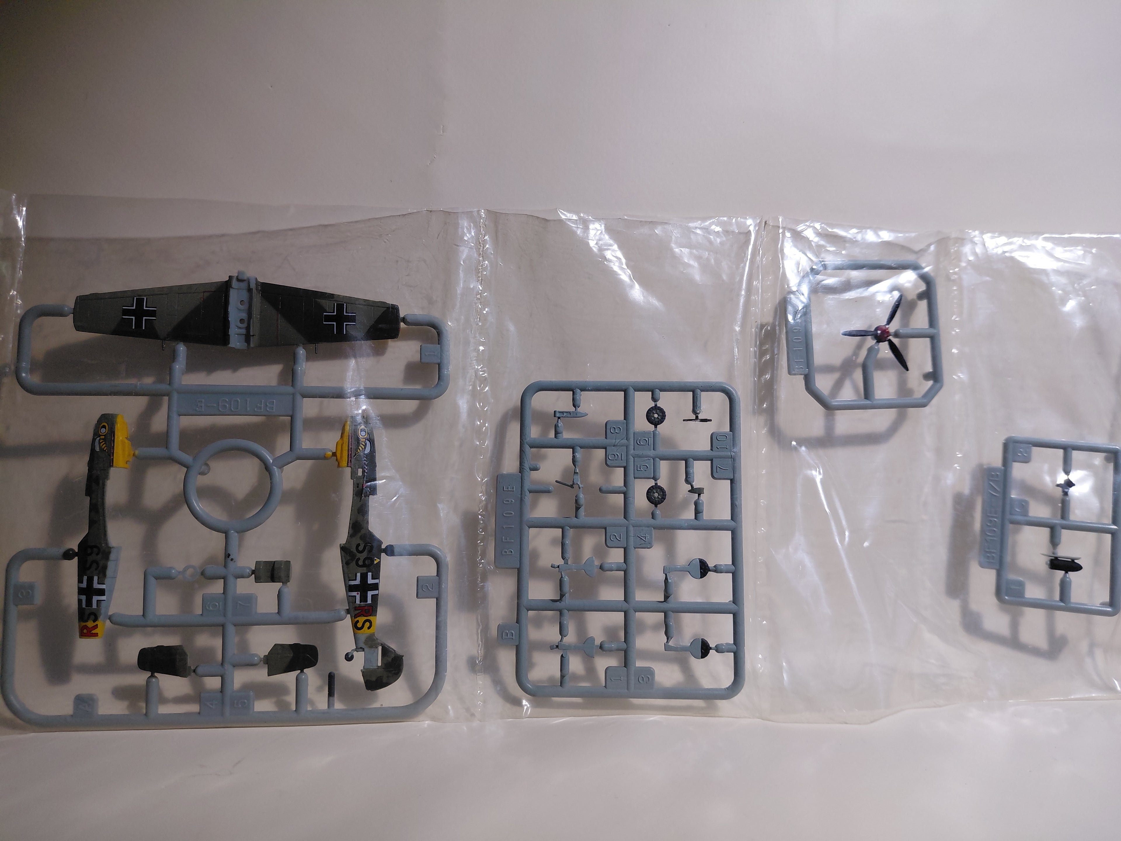 Takara 1/144 World's Masterpiece Aircraft: Messerschmitt Bf109E-7/B, 1st Fighter Wing