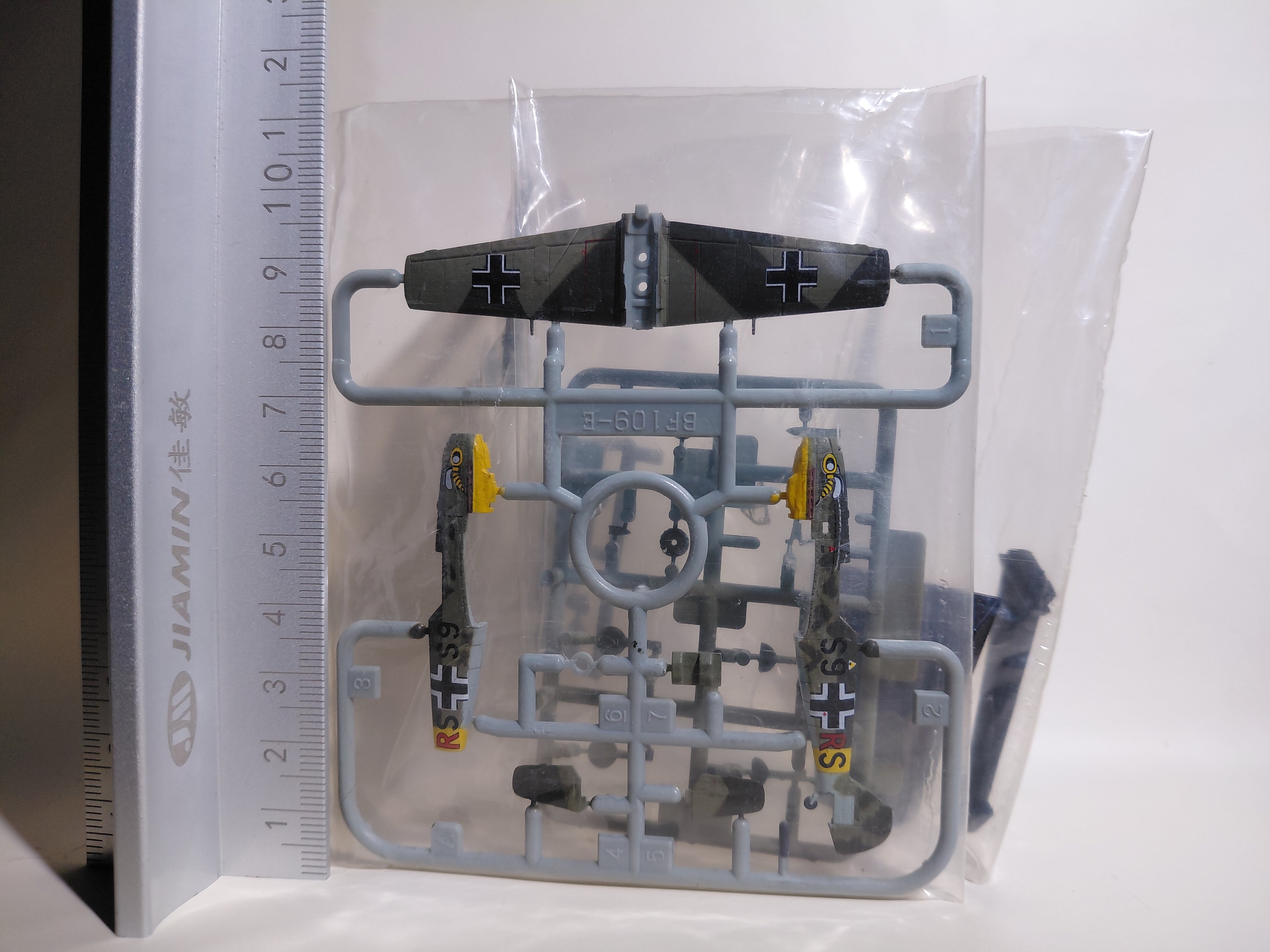 Takara 1/144 World's Masterpiece Aircraft: Messerschmitt Bf109E-7/B, 1st Fighter Wing