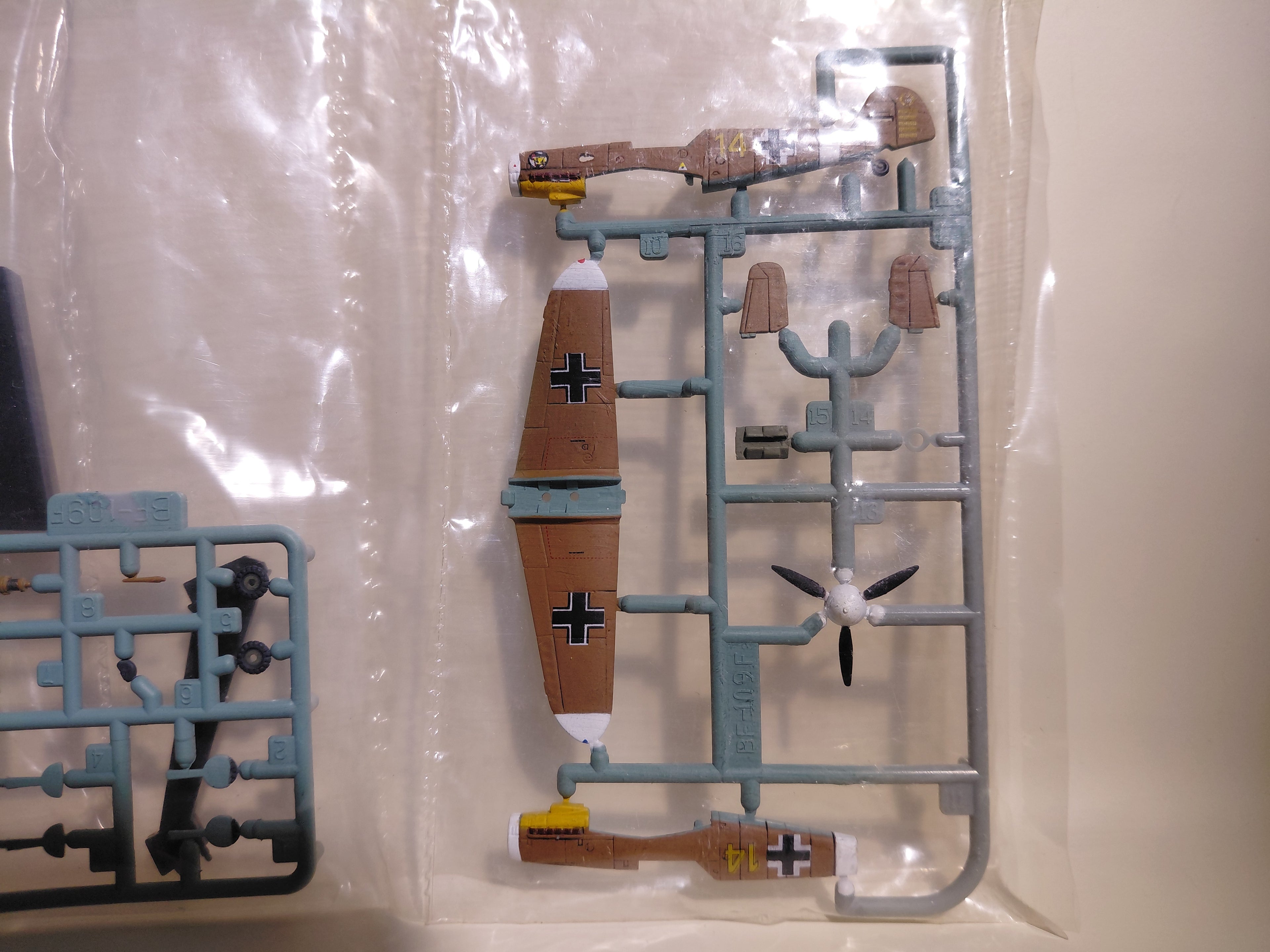 Takara 1/144 World's Masterpiece Aircraft Series 3 ⑪ Messerschmitt Bf109F-4/Trop