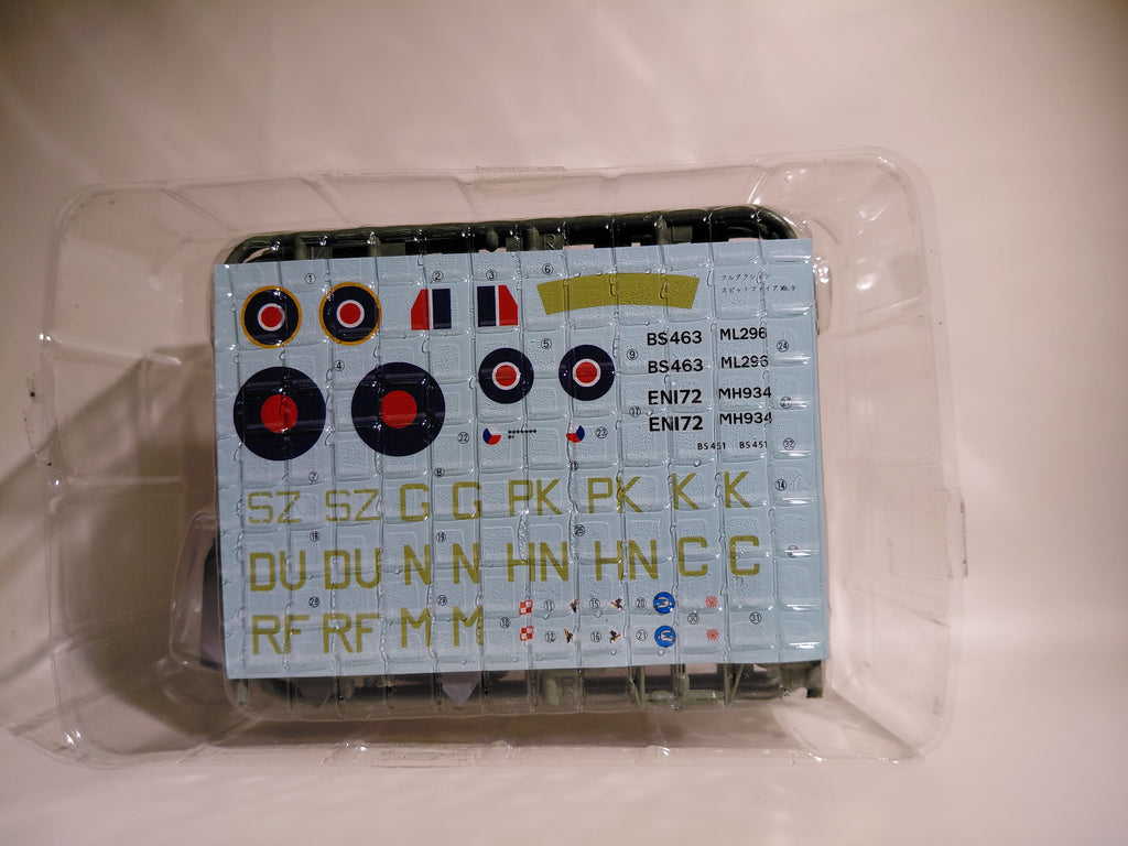 F-Toys Spitfire Mk.9 1/72 Full Action Pre-Painted Assembly Kit