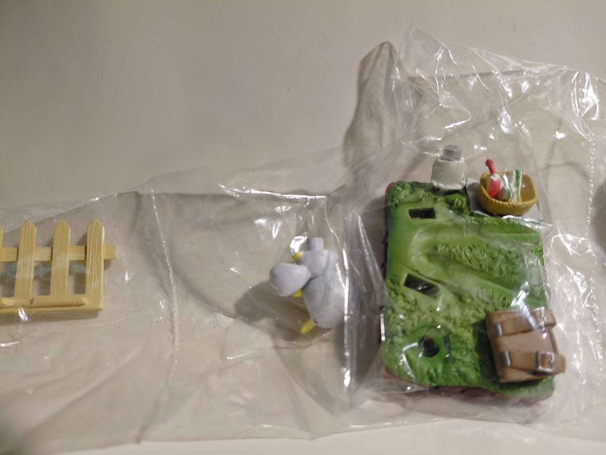 Trading Figure: Relaxing Picnic. Nijihara Ink & Ahiru Ah-kun Moetan Capsule Figure, released in 2005 Movic Gacha Gacha