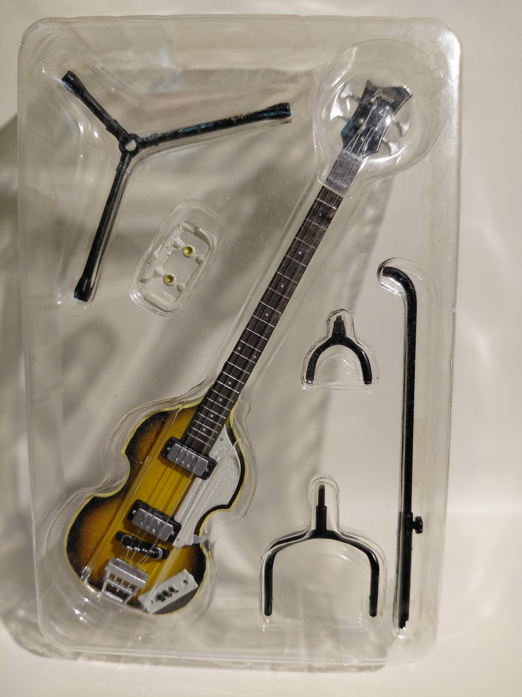 GRECO Violin Bass VB-100 ~THE GUITAR LEGEND by Zemaitis & Greco~ 1/8 Scale Official Guitar Figure ★Paul McCartney ☆Guitar Figure ☆Miniature