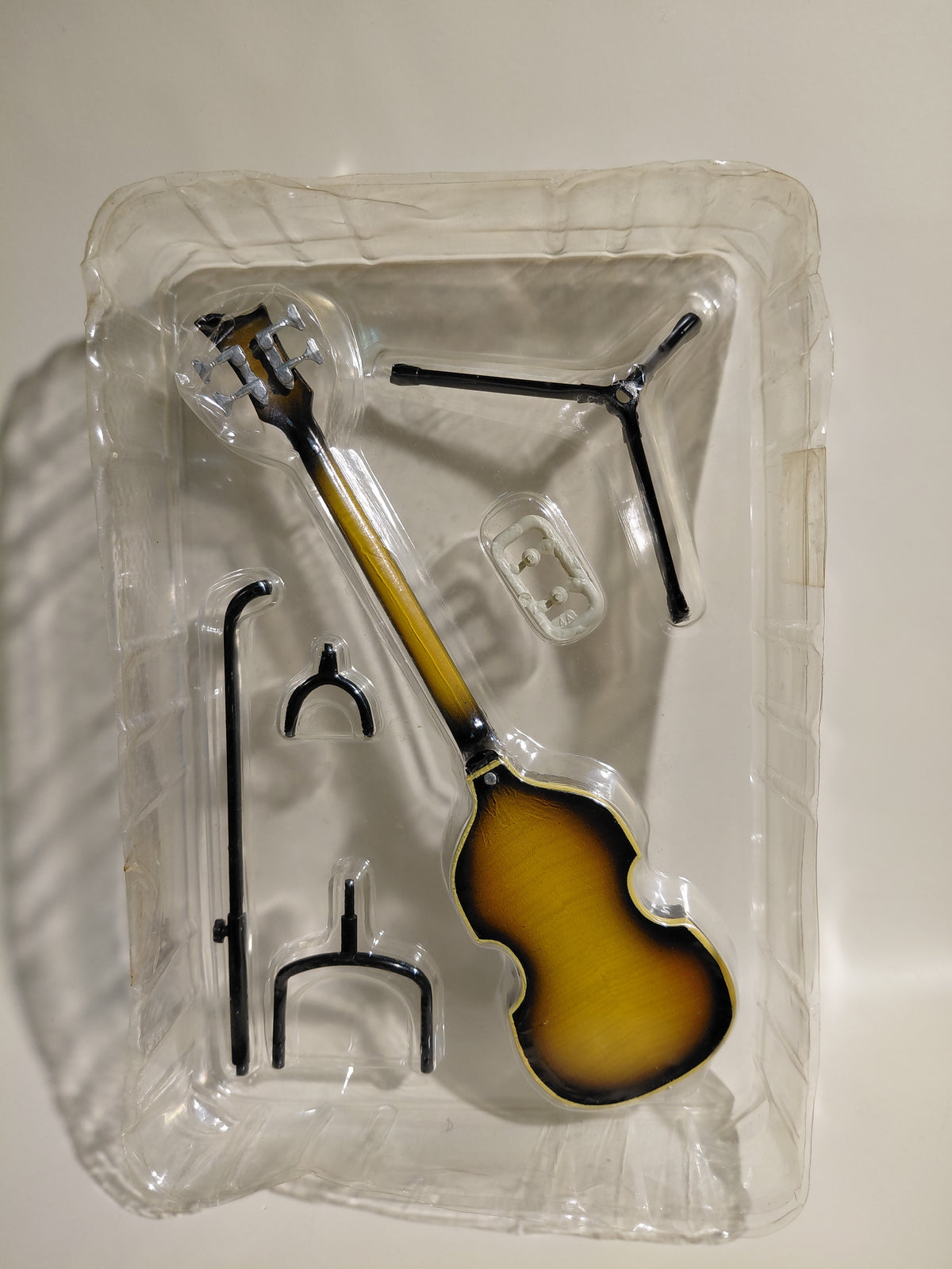 GRECO Violin Bass VB-100 ~THE GUITAR LEGEND by Zemaitis & Greco~ 1/8 Scale Official Guitar Figure ★Paul McCartney ☆Guitar Figure ☆Miniature