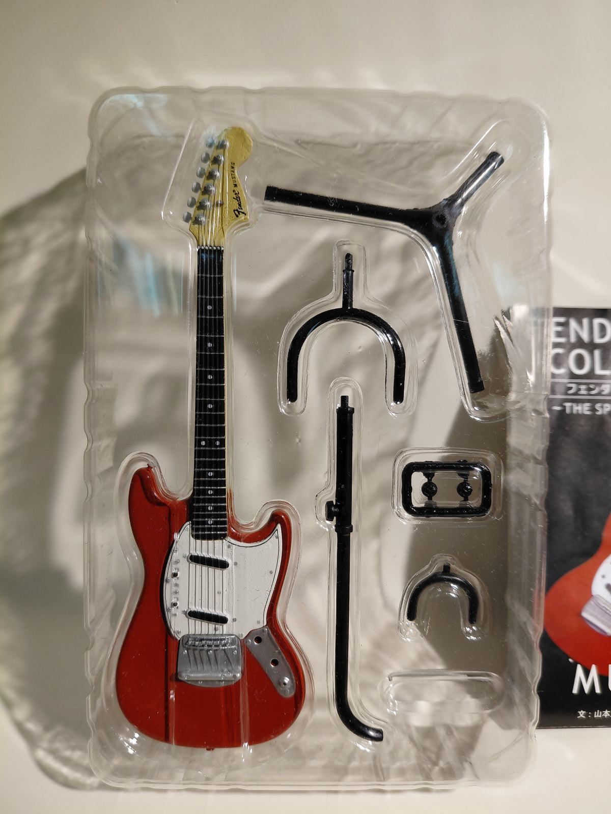Fender 1/8 Guitar Collection 2 Mustang '67 MUSTANG Red 1/8 Scale Miniature Guitar (Shou Wada)