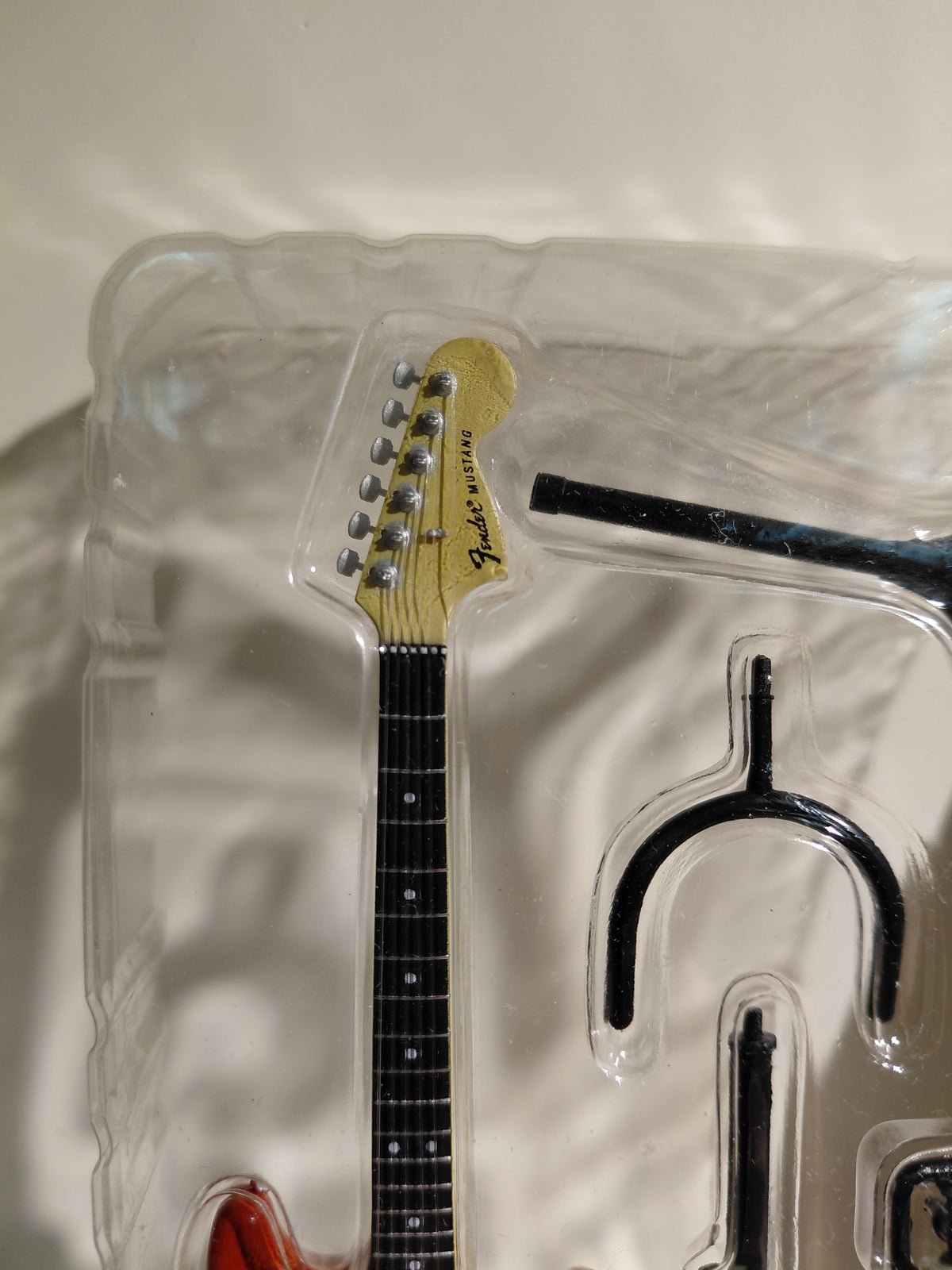 Fender 1/8 Guitar Collection 2 Mustang '67 MUSTANG Red 1/8 Scale Miniature Guitar (Shou Wada)