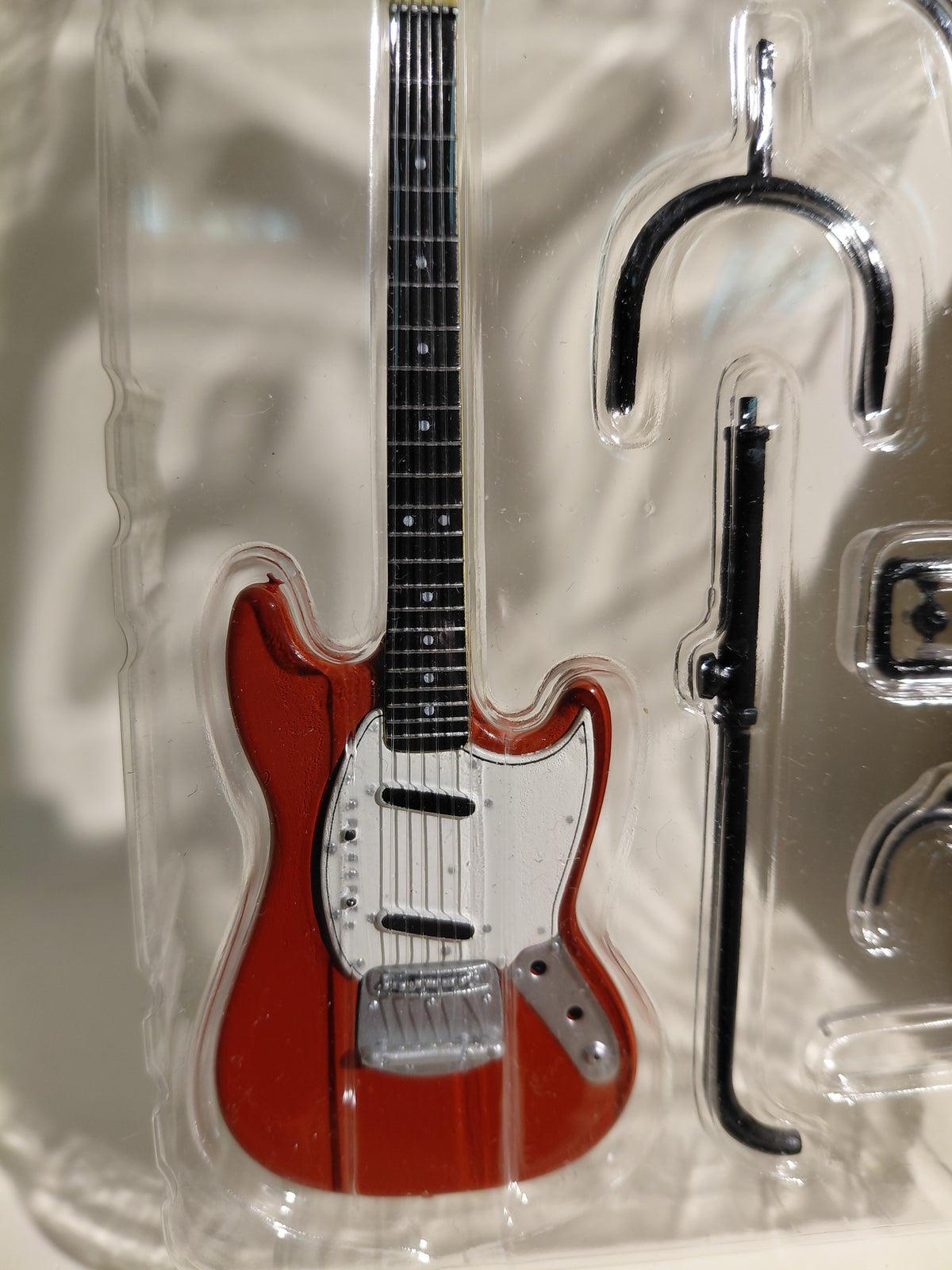 Fender 1/8 Guitar Collection 2 Mustang '67 MUSTANG Red 1/8 Scale Miniature Guitar (Shou Wada)