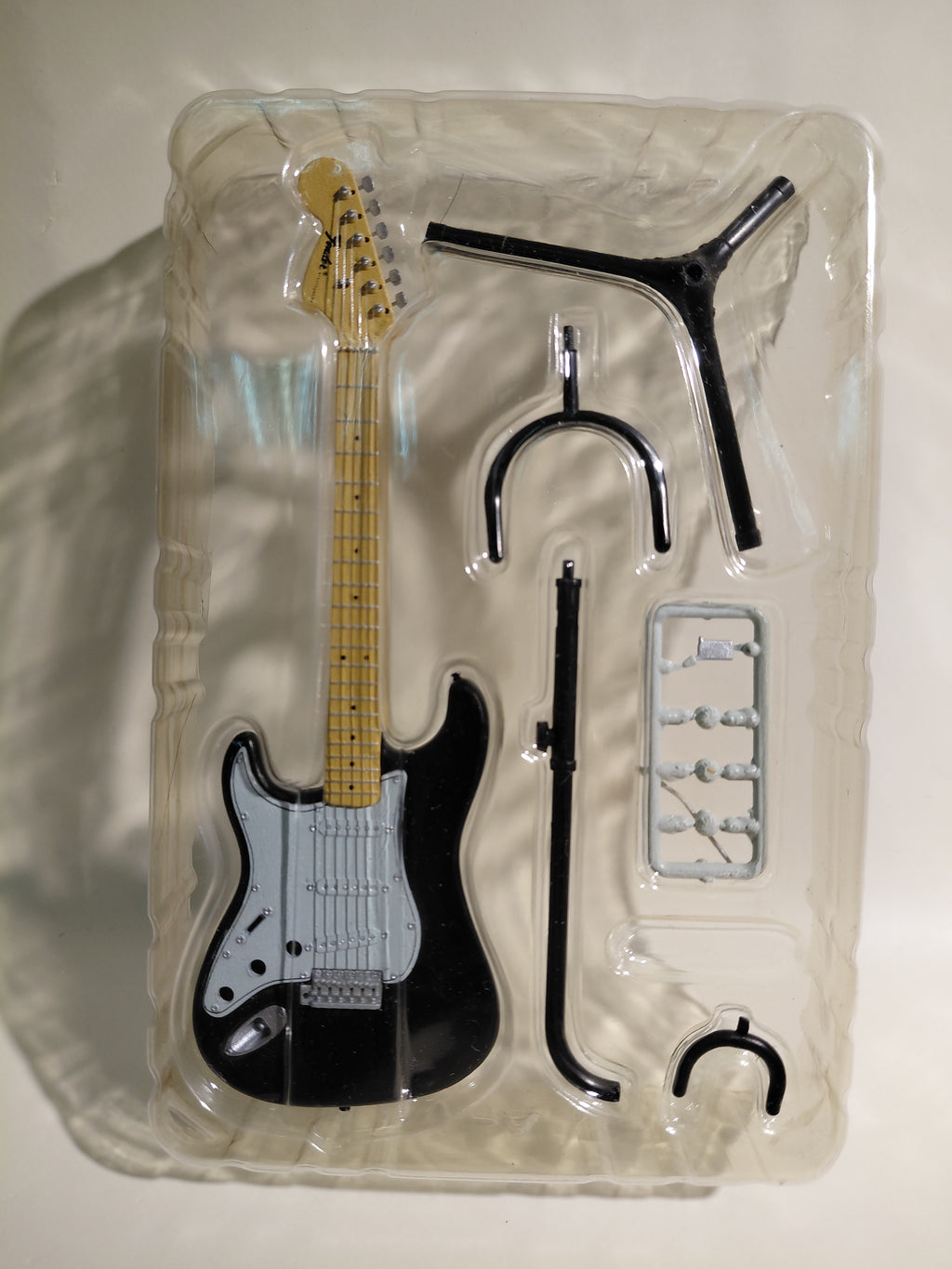 Fender 1/8 Guitar Collection 2 ~THE SPIRIT OF ROCK-N-ROLL~ '68 Stratocaster Left hand Black Musical Instrument Miniature