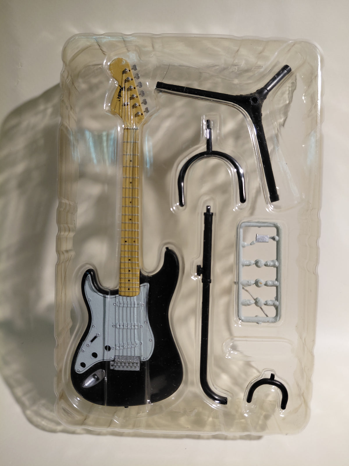 Fender 1/8 Guitar Collection 2 ~THE SPIRIT OF ROCK-N-ROLL~ '68 Stratocaster Left hand Black Musical Instrument Miniature