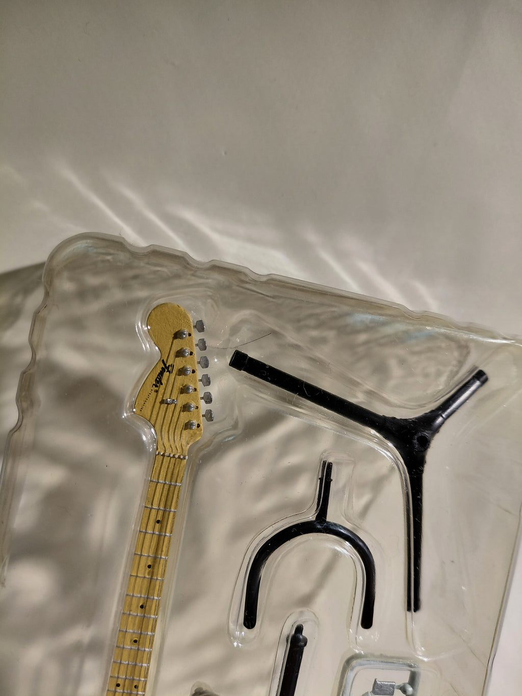 Fender 1/8 Guitar Collection 2 ~THE SPIRIT OF ROCK-N-ROLL~ '68 Stratocaster Left hand Black Musical Instrument Miniature