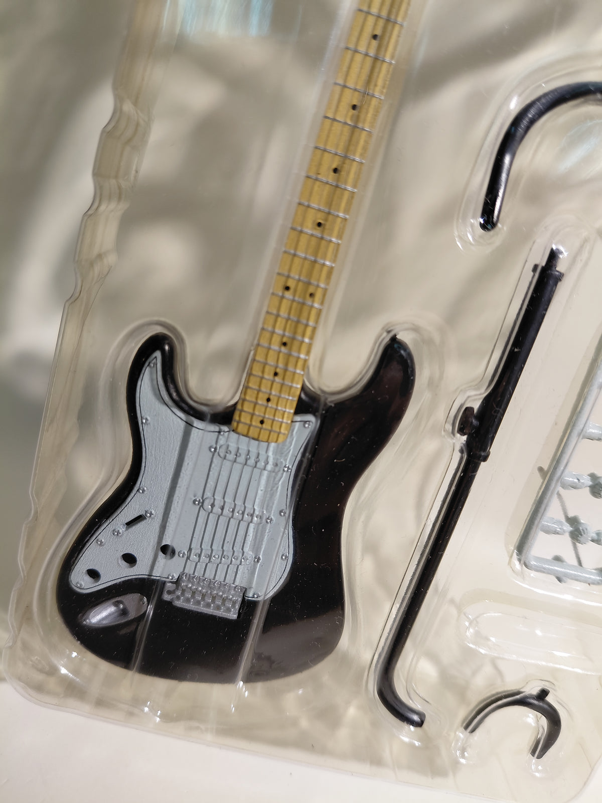 Fender 1/8 Guitar Collection 2 ~THE SPIRIT OF ROCK-N-ROLL~ '68 Stratocaster Left hand Black Musical Instrument Miniature