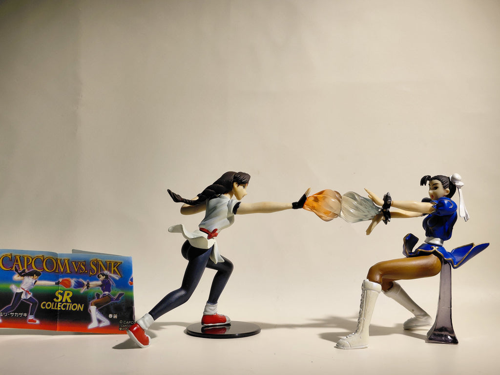 YUJIN CAPCOM VS SNK SR Figure Yuri Sakazaki vs Chun Li Gashapon Street Fighter (New Sealed in bag)