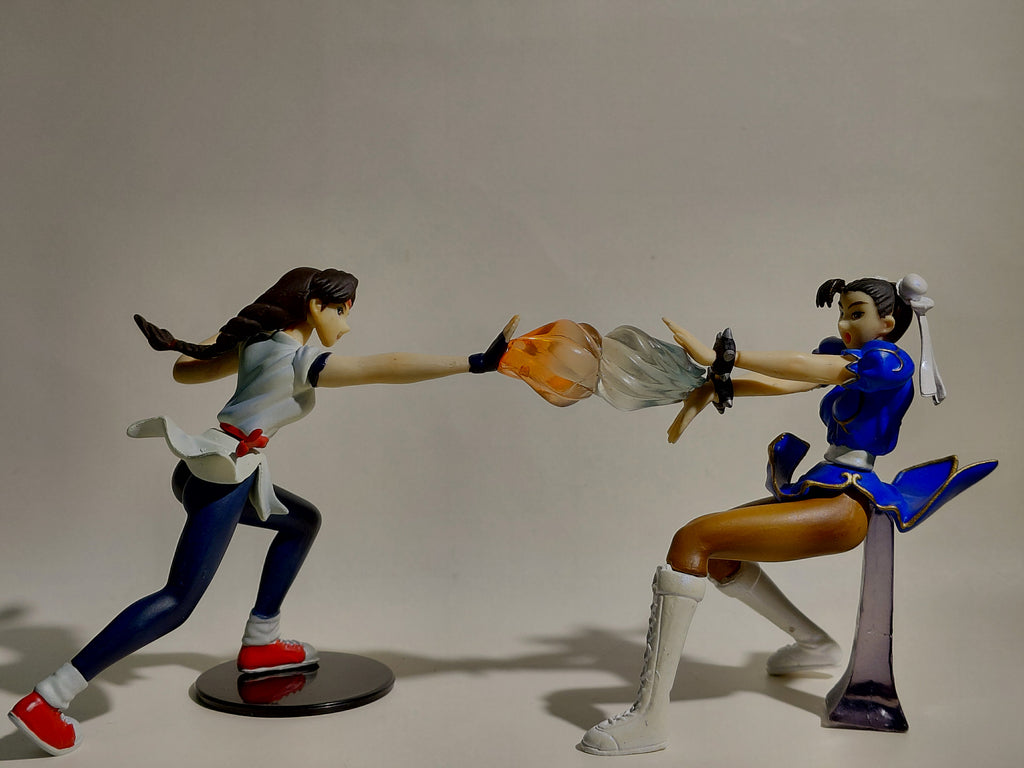 YUJIN CAPCOM VS SNK SR Figure Yuri Sakazaki vs Chun Li Gashapon Street Fighter (New Sealed in bag)