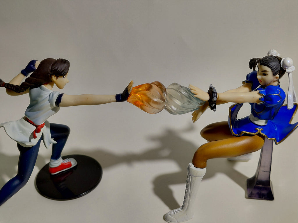 YUJIN CAPCOM VS SNK SR Figure Yuri Sakazaki vs Chun Li Gashapon Street Fighter (New Sealed in bag)