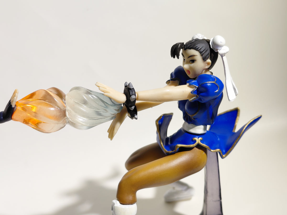 YUJIN CAPCOM VS SNK SR Figure Yuri Sakazaki vs Chun Li Gashapon Street Fighter (New Sealed in bag)