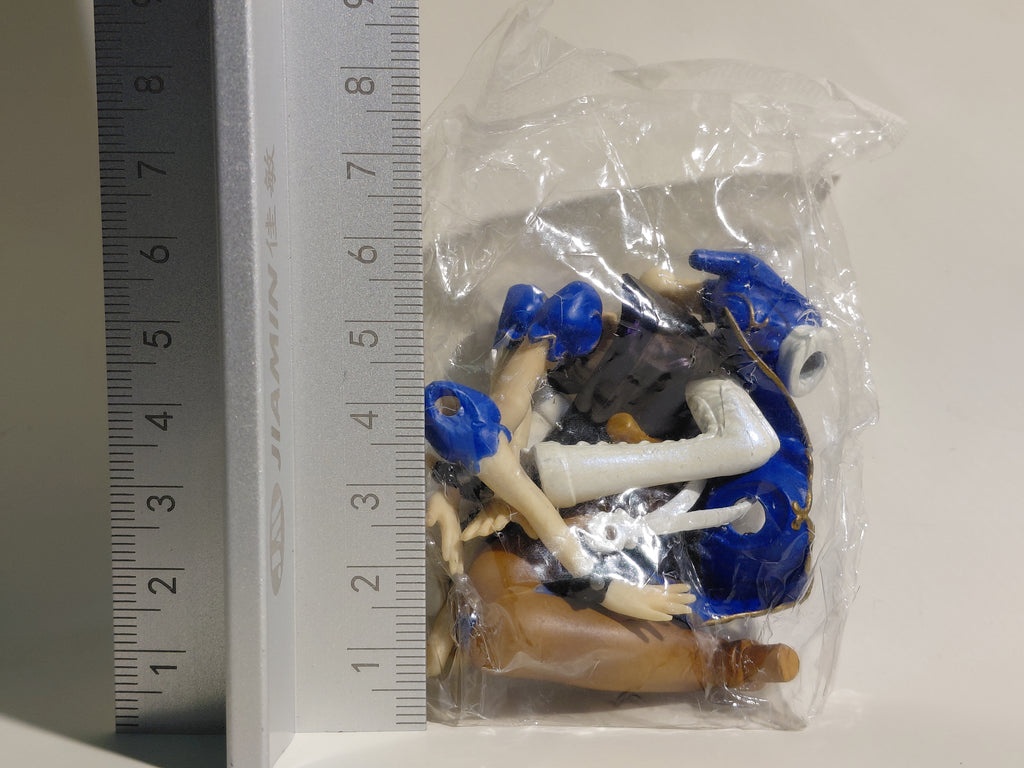 YUJIN CAPCOM VS SNK SR Figure Yuri Sakazaki vs Chun Li Gashapon Street Fighter (New Sealed in bag)
