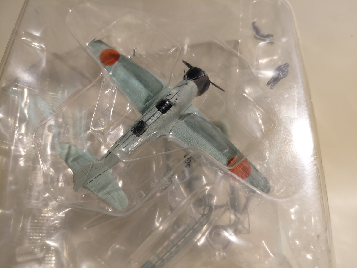Wing Club Collection L #4 Type 97 Command Reconnaissance Aircraft Model 1 (with 2 figures)