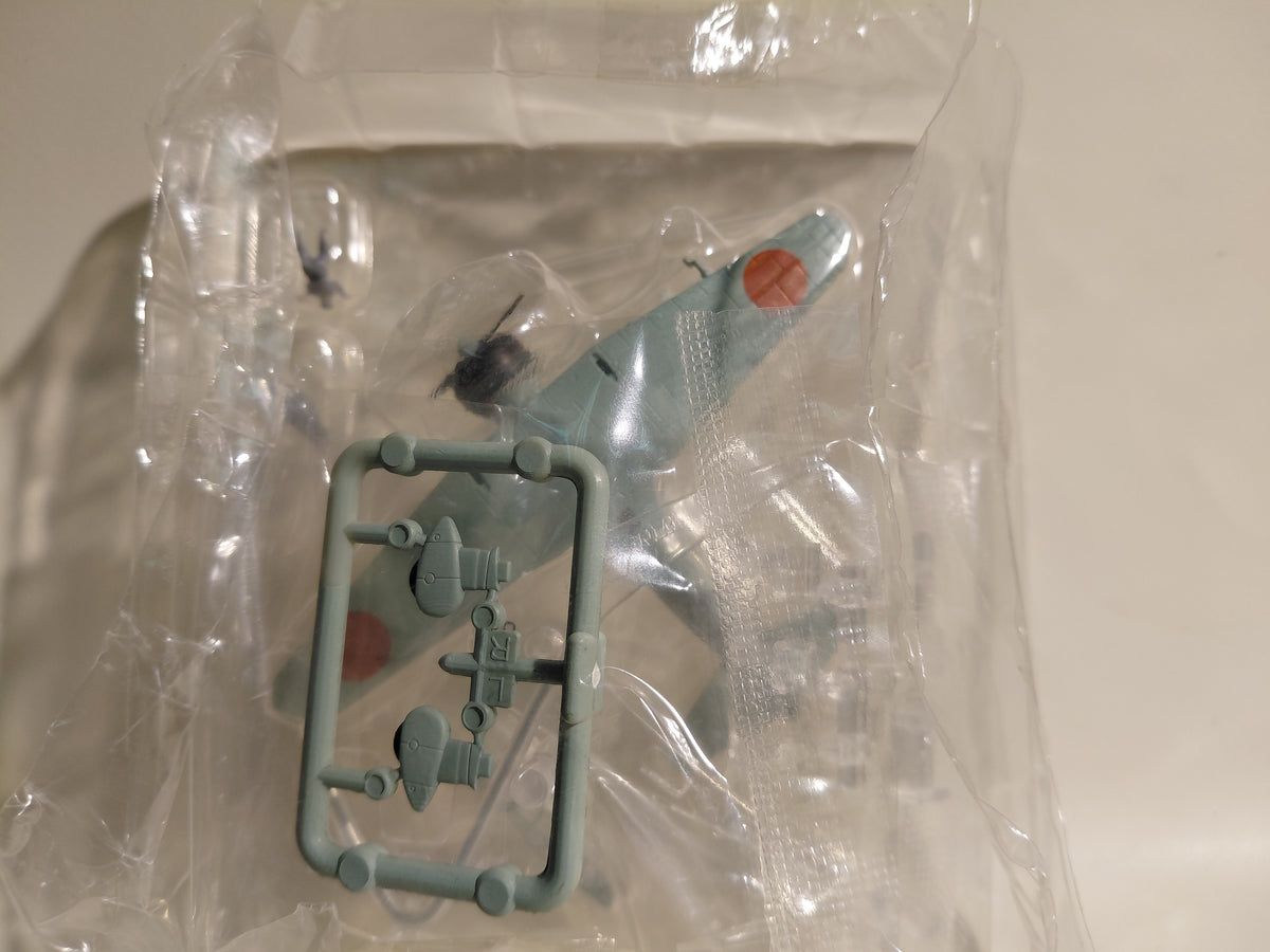 Wing Club Collection L #4 Type 97 Command Reconnaissance Aircraft Model 1 (with 2 figures)