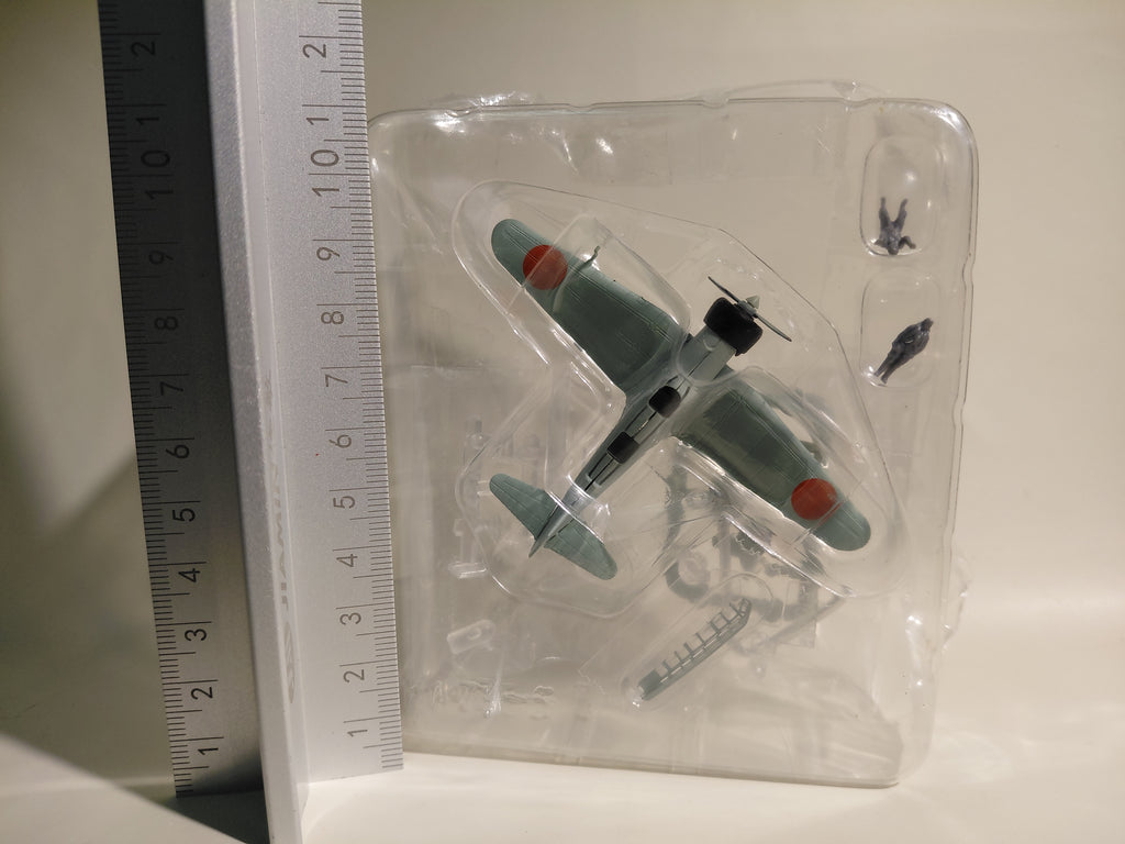 Wing Club Collection L #4 Type 97 Command Reconnaissance Aircraft Model 1 (with 2 figures)