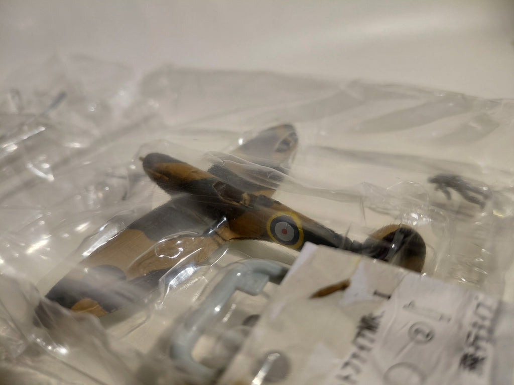1/144 scale Wing Club Collection Part 1 07 Spitfire Mk.1 Bandai (Flying)