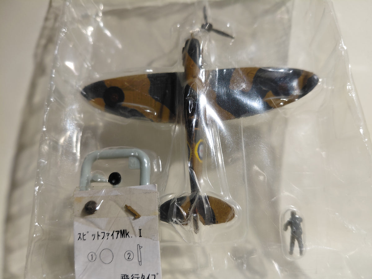 1/144 scale Wing Club Collection Part 1 07 Spitfire Mk.1 Bandai (Flying)