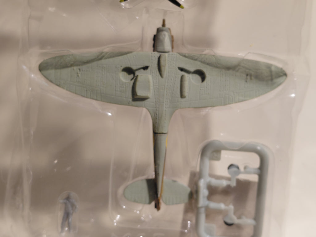 1/144 scale Wing Club Collection Part 1 07 Spitfire Mk.1 Bandai (Flying)