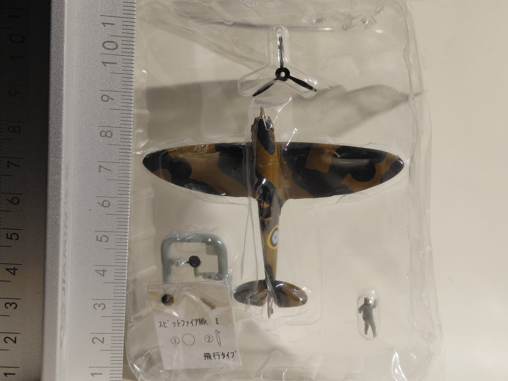 1/144 scale Wing Club Collection Part 1 07 Spitfire Mk.1 Bandai (Flying)