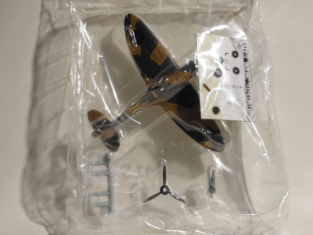 1/144 scale Wing Club Collection Part 1 07 Spitfire Mk.1 Bandai (Landing)