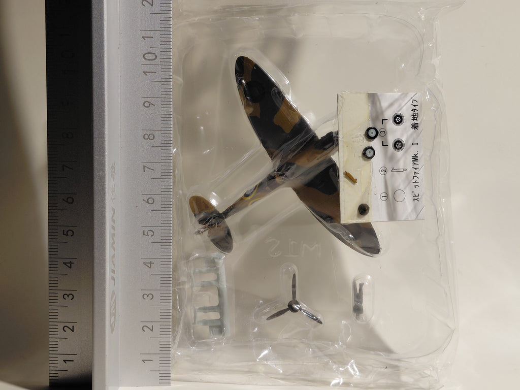 1/144 scale Wing Club Collection Part 1 07 Spitfire Mk.1 Bandai (Landing)