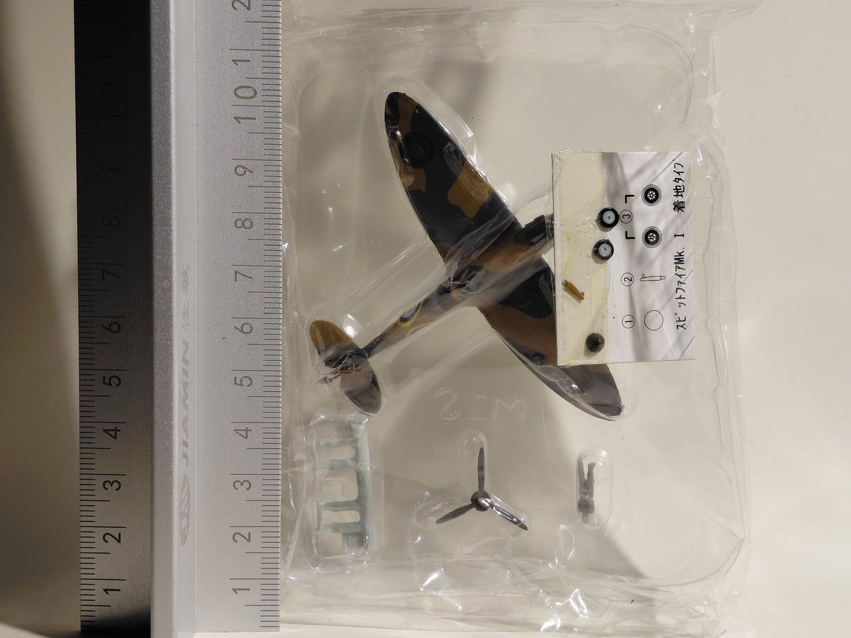 1/144 scale Wing Club Collection Part 1 07 Spitfire Mk.1 Bandai (Landing)