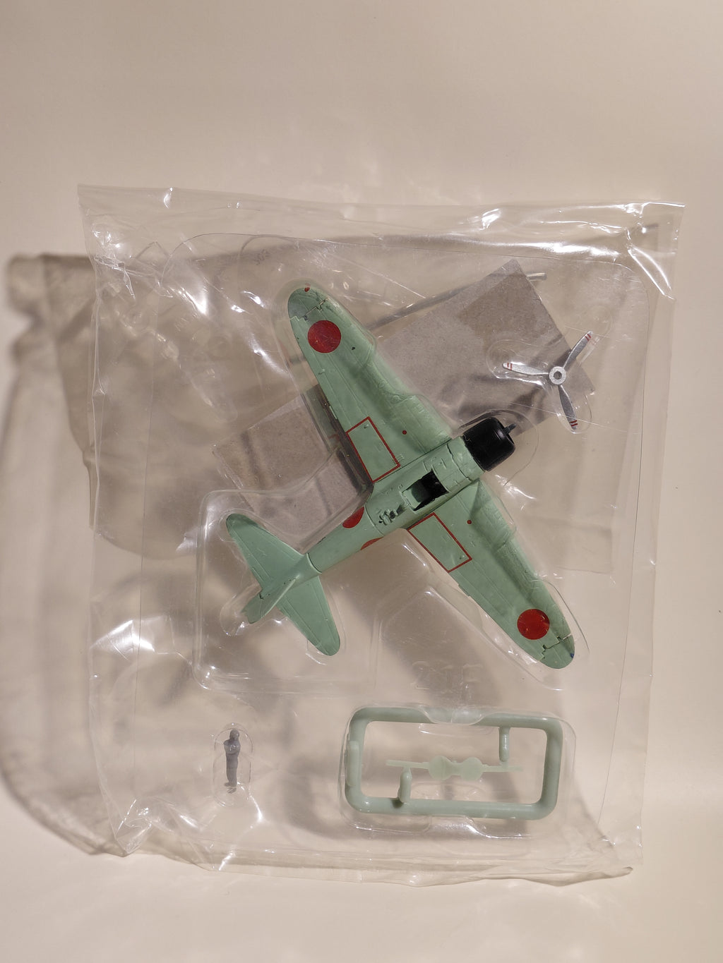 1/144 scale Wing Club Collection Part 1  Mitsubishi A6M2 (Flying)
