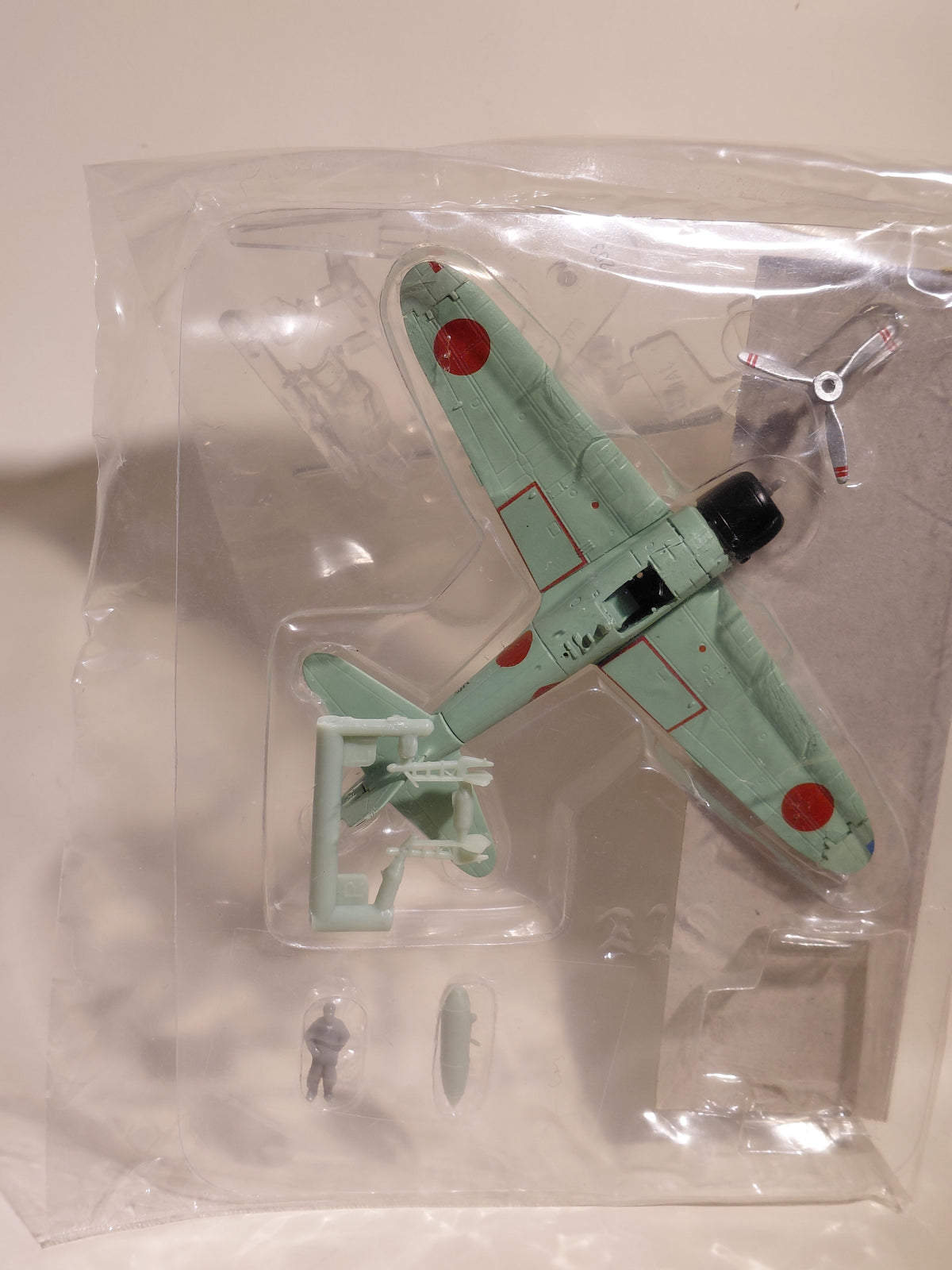 1/144 scale Wing Club Collection Part 1  Mitsubishi A6M2 (Landing)