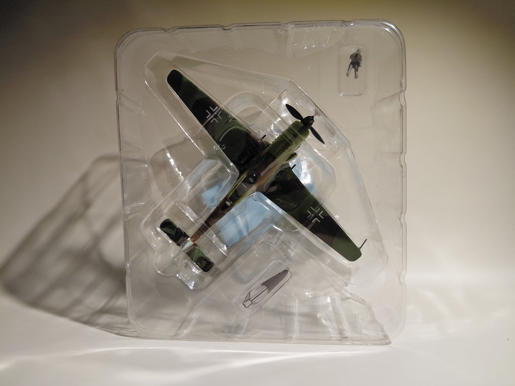 Bandai 1/144 scale Wing Club Collection L Part 3  #3 Focke-Wulf Ta 152H-1 with Figure