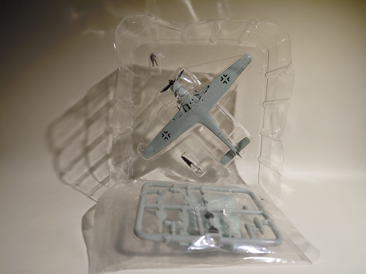 Bandai 1/144 scale Wing Club Collection L Part 3  #3 Focke-Wulf Ta 152H-1 with Figure